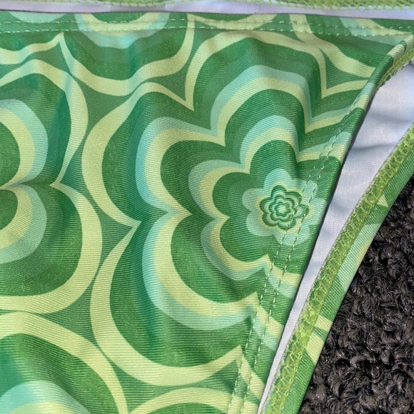 Bikini - Picture 2 of 2